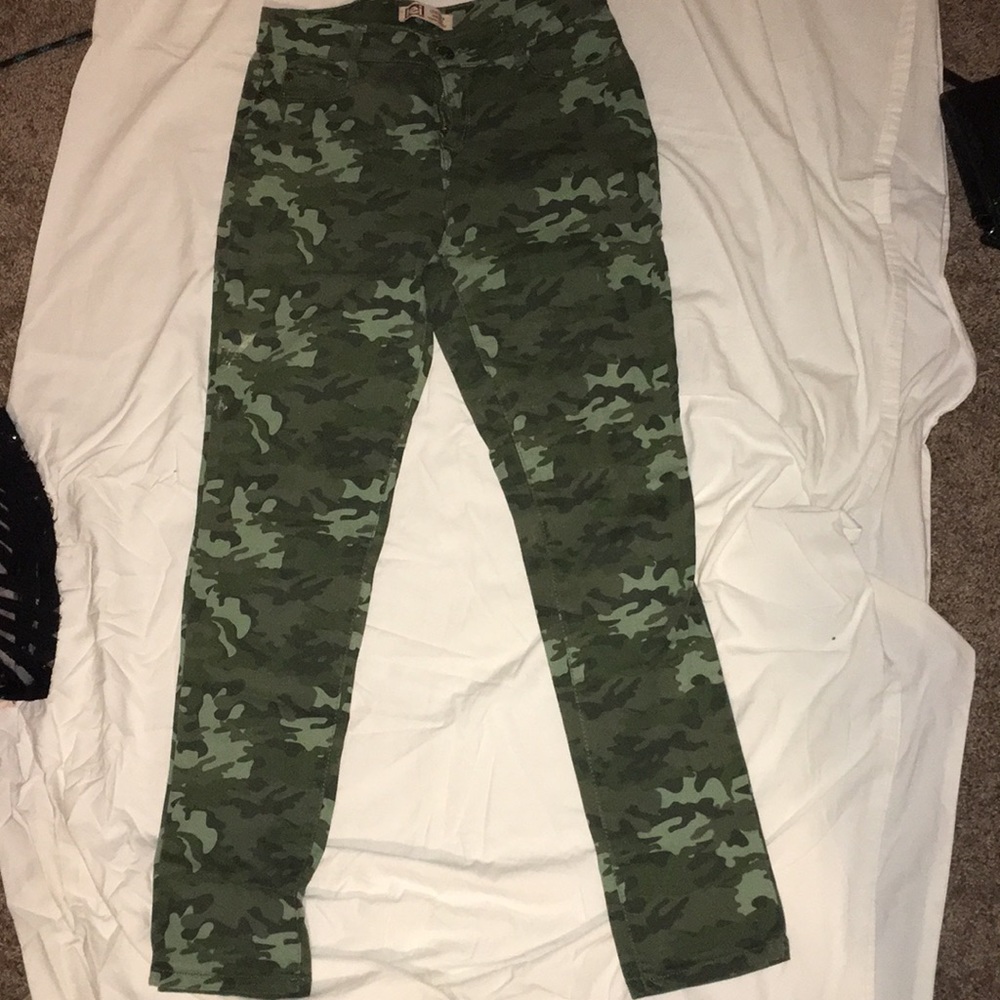 Lei camo jeans